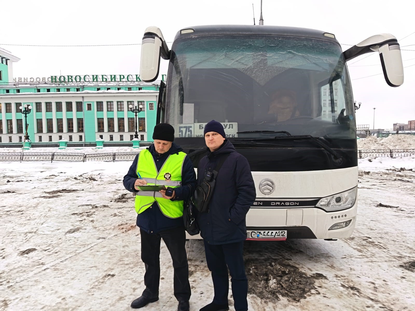 Нарушения транспортной безопасности выявлены у железнодорожного вокзала Новосибирска